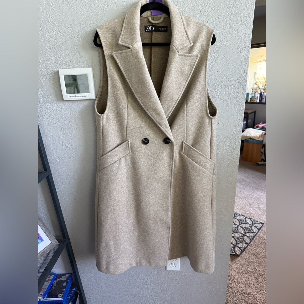Zara Tan Vest with Classic Lapel and Oversized Silhouette - Picture 2 of 5